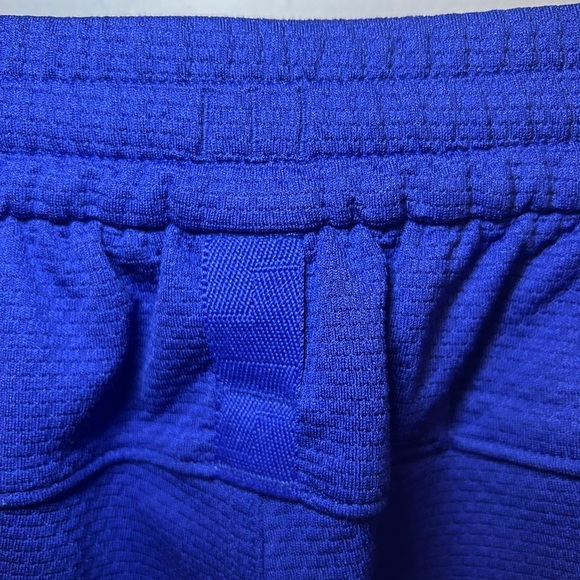 Mens Lululemon activewear shorts - Picture 6 of 8